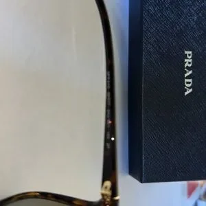 Prada SPR 010 5517  2AU-6E1 sunglasses, ex condition, w/original packaging m_641dae8c9464f3e3f318dc46.jpg main image 4